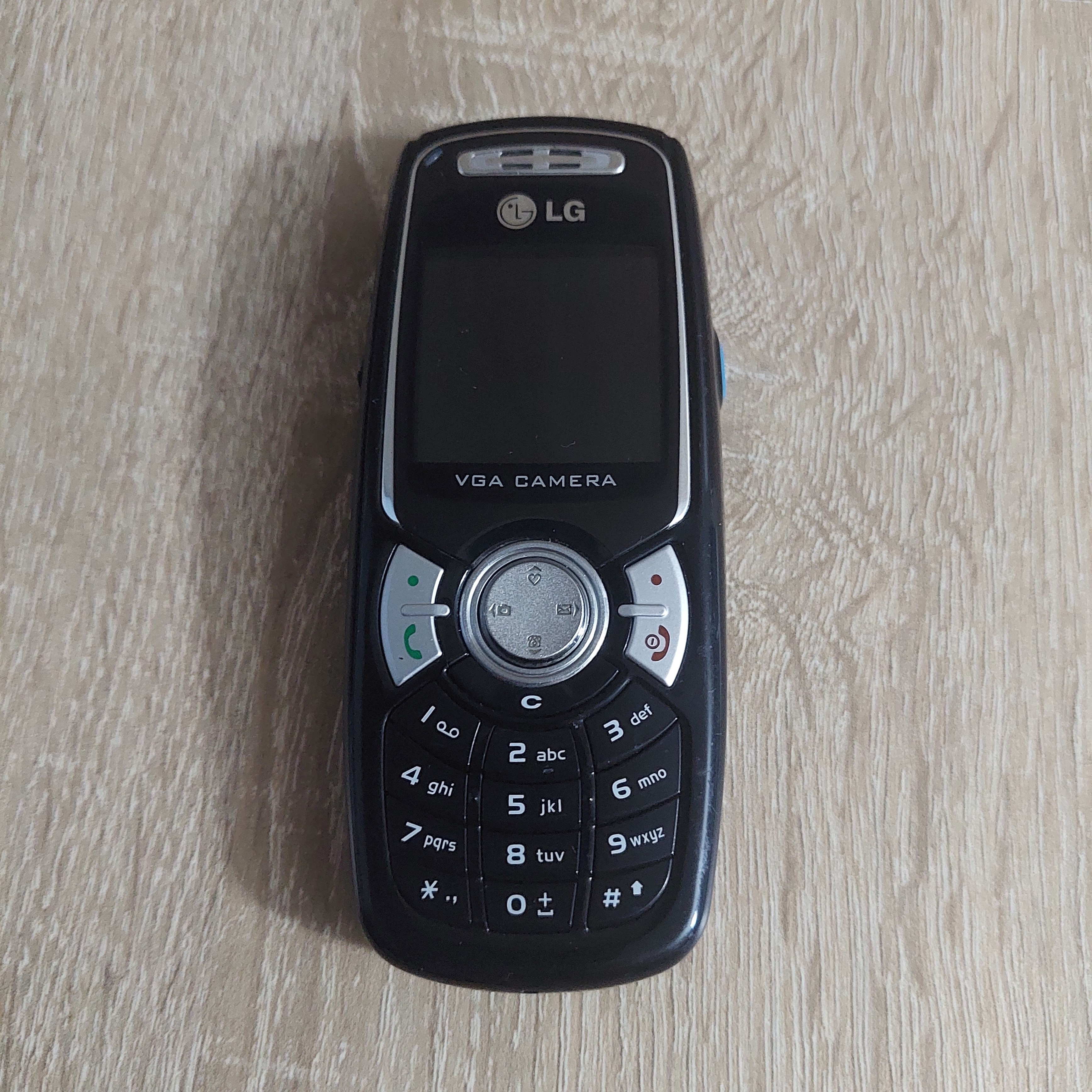 LG B2100